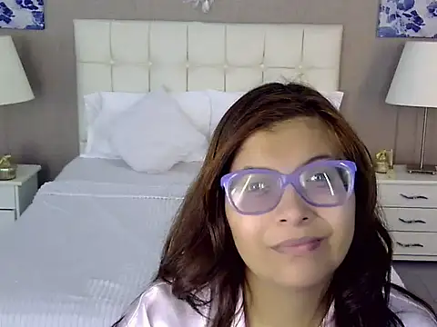 Amber Rouge  online show from 10, 9, 2025