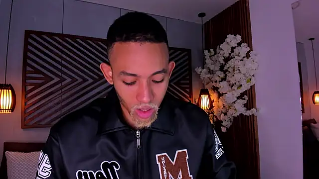 Snapshot of B_Wild chatting on 11, 11, 2025 B Wild online show from 11, 11, 2025