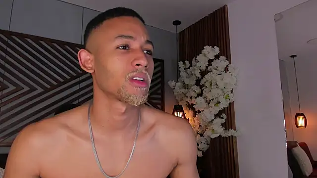 Snapshot of B_Wild chatting on 28, 11, 2025 B Wild online show from 28, 11, 2025