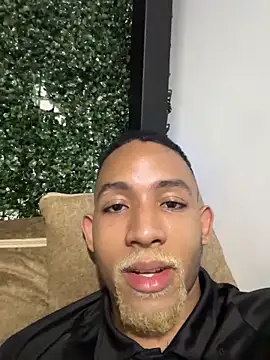 Snapshot of B_Wild chatting on 30, 11, 2025 B Wild online show from 30, 11, 2025