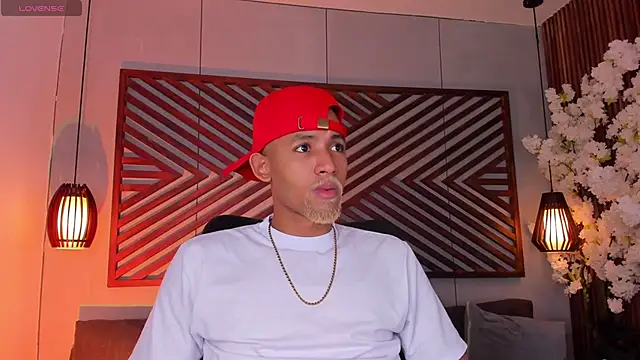 Snapshot of B_Wild chatting on 5, 11, 2025 B Wild online show from 5, 11, 2025