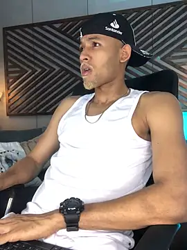 Snapshot of B_Wild chatting on 21, 10, 2025 B Wild online show from 21, 10, 2025