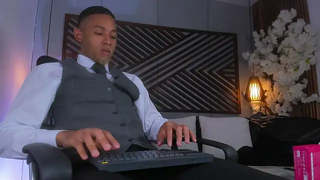 Snapshot of B_Wild chatting on 25, 10, 2025 B Wild online show from 25, 10, 2025