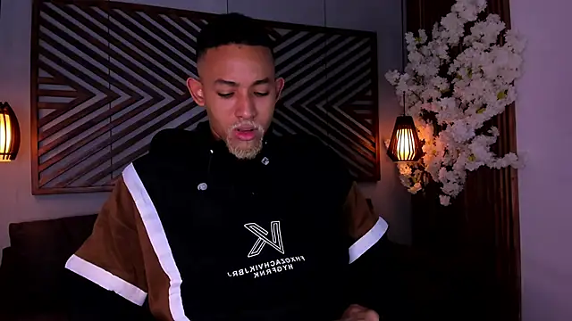 Snapshot of B_Wild chatting on 12, 11, 2025 B Wild online show from 12, 11, 2025