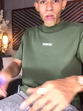 Snapshot of B_Wild chatting on 16, 10, 2025 B Wild online show from 16, 10, 2025