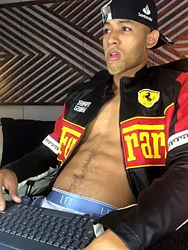 Snapshot of B_Wild chatting on 23, 10, 2025 B Wild online show from 23, 10, 2025