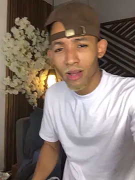 Snapshot of B_Wild chatting on 8, 10, 2025 B Wild online show from 8, 10, 2025