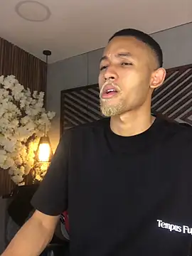 Snapshot of B_Wild chatting on 26, 10, 2025 B Wild online show from 26, 10, 2025