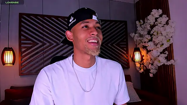 Snapshot of B_Wild chatting on 13, 11, 2025 B Wild online show from 13, 11, 2025