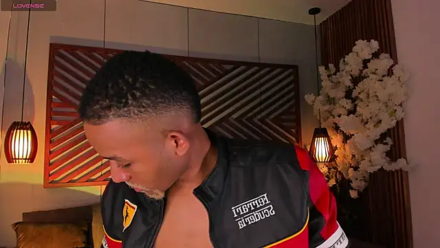 Snapshot of B_Wild chatting on 6, 11, 2025 B Wild online show from 6, 11, 2025