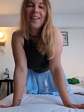 Snapshot of story_of_sarah chatting on 7, 5, 2026 story of sarah online show from 7, 5, 2026