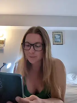 Snapshot of story_of_sarah chatting on 7, 5, 2026 story of sarah online show from 7, 5, 2026