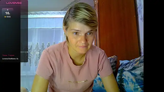 SaraSnow  online show from 25, 9, 2025