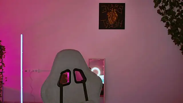 Yoka paradoXXX online show from 4, 10, 2025