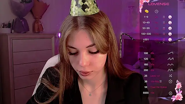 Snapshot of Leila_Vanilla chatting on 13, 11, 2025 Leila Vanilla online show from 13, 11, 2025