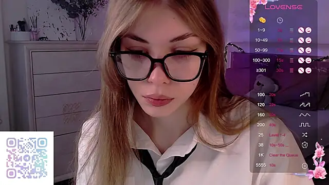 Snapshot of Leila_Vanilla chatting on 2, 12, 2025 Leila Vanilla online show from 2, 12, 2025