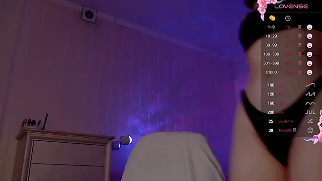 Snapshot of Leila_Vanilla chatting on 9, 10, 2025 Leila Vanilla online show from 9, 10, 2025