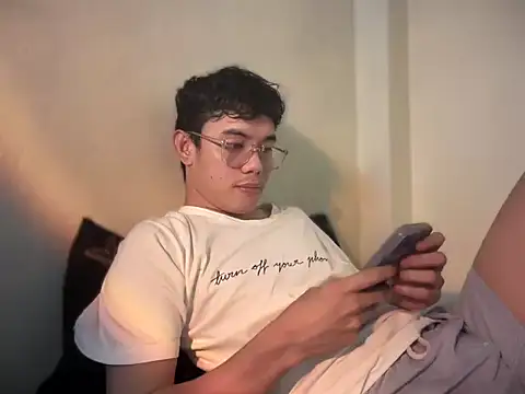 keirflorianxx online show from 15, 9, 2025