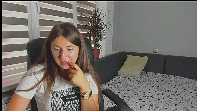emili77777 online show from 19, 9, 2025