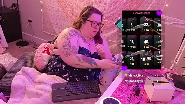 brookenicole3003 online show from 15, 4, 2026