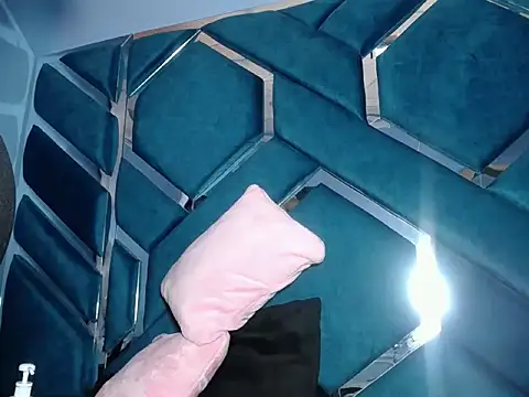 Lea Sweetly online show from 8, 10, 2025