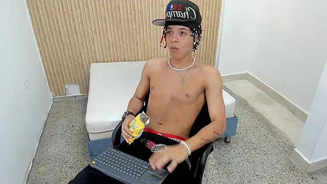 Snapshot of MARSHALL_SPENCER chatting on 4, 11, 2025 MARSHALL SPENCER online show from 4, 11, 2025