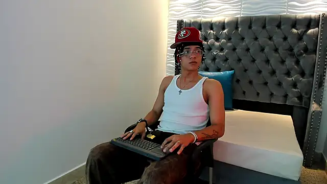 Snapshot of MARSHALL_SPENCER chatting on 29, 11, 2025 MARSHALL SPENCER online show from 29, 11, 2025