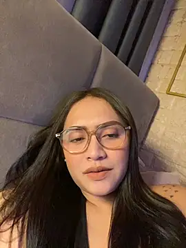 yourdevilsweettsx online show from 4, 11, 2025