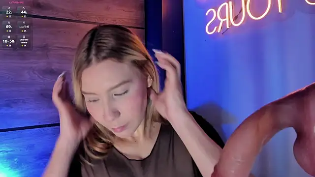 Snapshot of alyamonroe chatting on 21, 11, 2025 alyamonroe online show from 21, 11, 2025