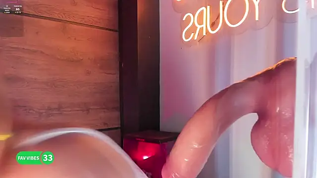 Snapshot of alyamonroe chatting on 14, 11, 2025 alyamonroe online show from 14, 11, 2025