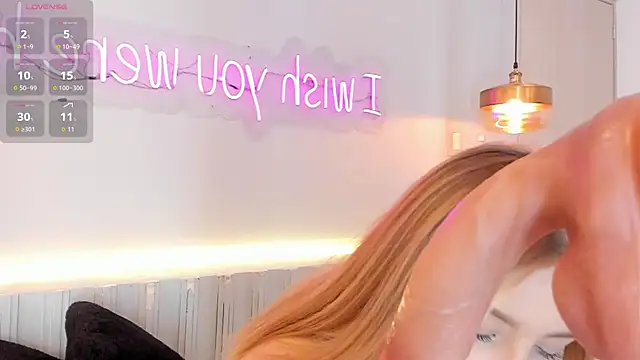 Snapshot of alyamonroe chatting on 30, 11, 2025 alyamonroe online show from 30, 11, 2025