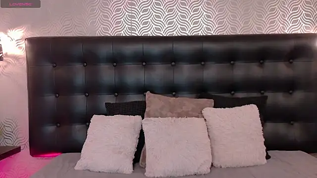 NaiaraMasson  online show from 13, 4, 2026