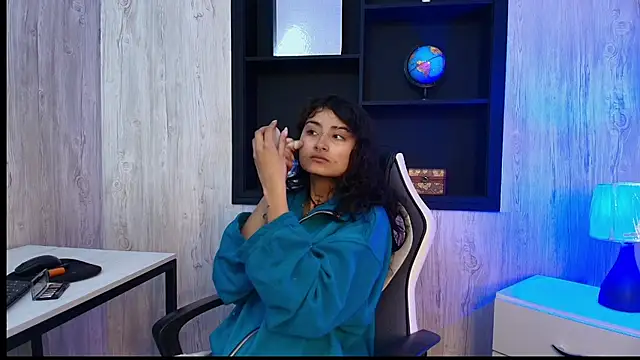 Snapshot of LilyRouset chatting on 9, 10, 2025 LilyRouset online show from 9, 10, 2025