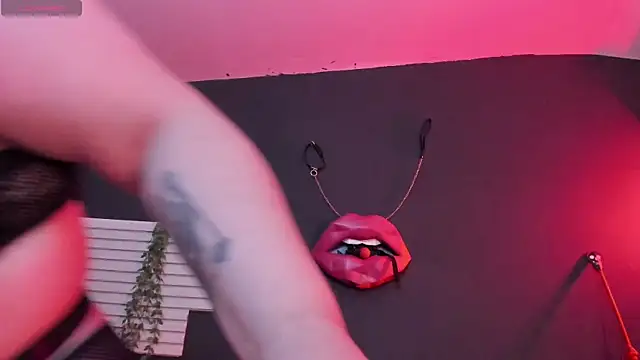 kinky momm online show from 28, 7, 2026