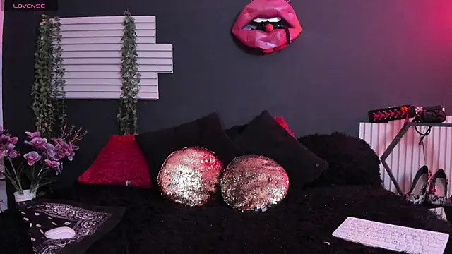 kinky momm online show from 9, 7, 2026