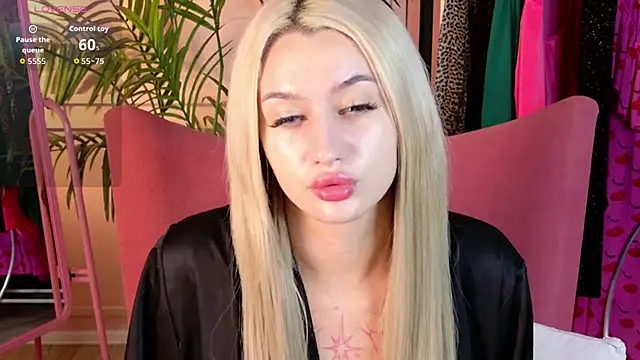 Snapshot of MelanyKink chatting on 16, 9, 2025 MelanyKink online show from 16, 9, 2025