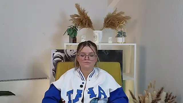 RosamariaDismukes online show from 23, 9, 2025