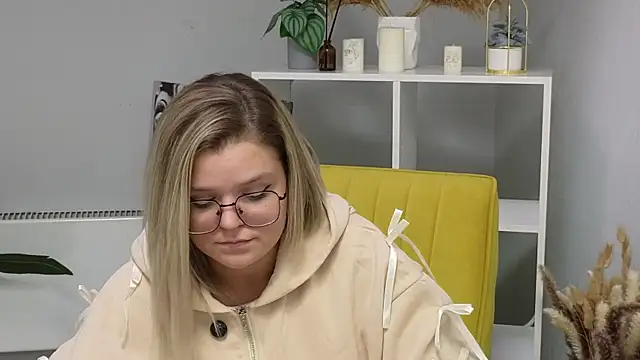 RosamariaDismukes online show from 30, 9, 2025
