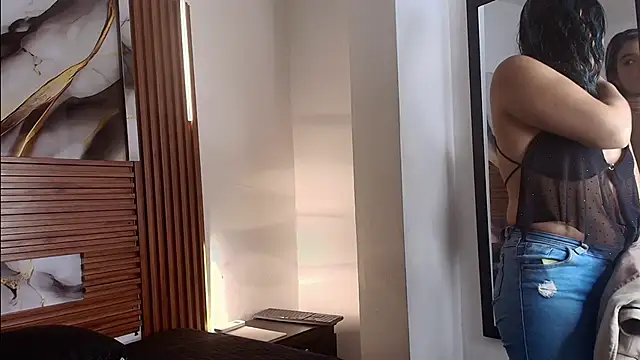 Snapshot of Evelin_thompsson chatting on 25, 10, 2025 Evelin thompsson online show from 25, 10, 2025