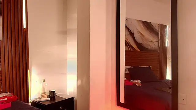 Snapshot of Evelin_thompsson chatting on 28, 10, 2025 Evelin thompsson online show from 28, 10, 2025