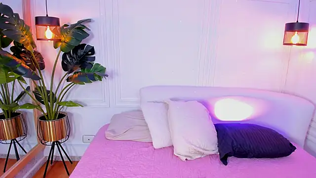 Dafne Hillss online show from 30, 10, 2025