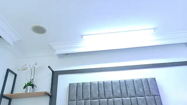 Skyler Fox  online show from 21, 4, 2026