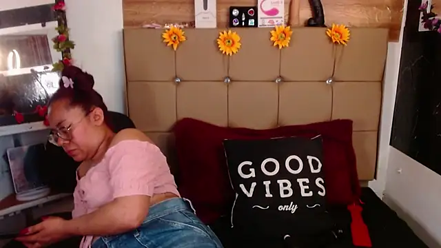 MIA  SPENCER online show from 19, 11, 2025