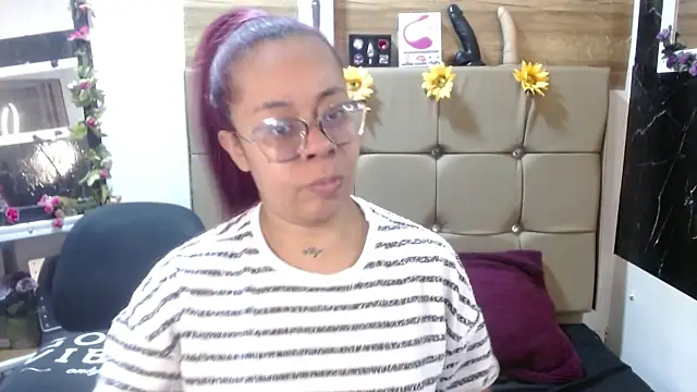 MIA  SPENCER online show from 6, 10, 2025