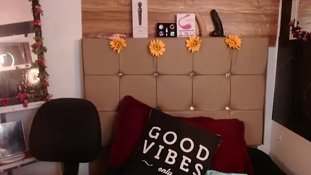 MIA  SPENCER online show from 3, 12, 2025