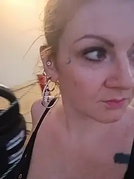 nakedgarbageperson online show from 26, 6, 2026