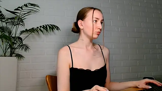 WhitePrincessLuna online show from 18, 6, 2026