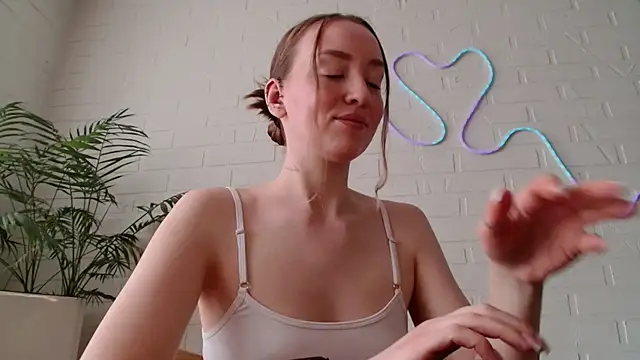 Snapshot of WhitePrincessLuna chatting on 27, 4, 2026 WhitePrincessLuna online show from 27, 4, 2026