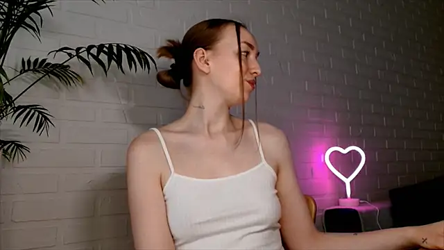 WhitePrincessLuna online show from 27, 7, 2026