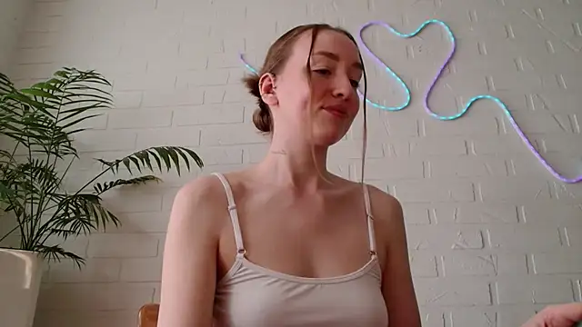 Snapshot of WhitePrincessLuna chatting on 8, 5, 2026 WhitePrincessLuna online show from 8, 5, 2026